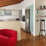 Mansarda Del Gallo Attico Vista Con Piscina Apartmán *