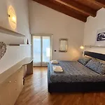 Mansarda Del Gallo Attico Vista Con Piscina *