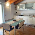 Mansarda Del Gallo Attico Vista Con Piscina