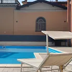 Apartmán Mansarda Del Gallo Attico Vista Con Piscina
