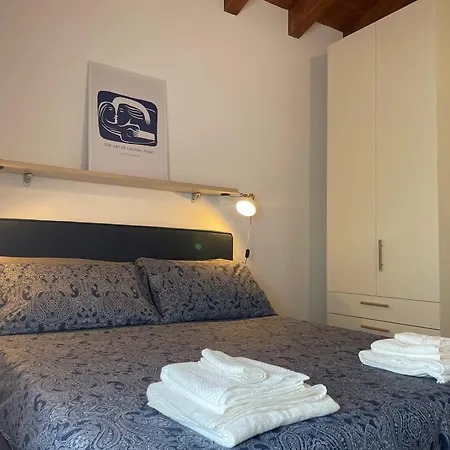 Mansarda Del Gallo Attico Vista Con Piscina Salò