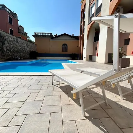 Mansarda Del Gallo Attico Vista Con Piscina * Salò
