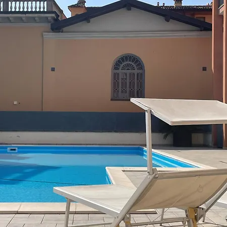 Lejlighed Mansarda Del Gallo Attico Vista Con Piscina