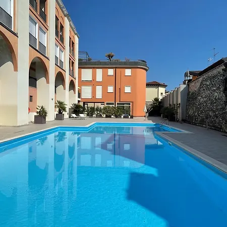Mansarda Del Gallo Attico Vista Con Piscina Apartmán